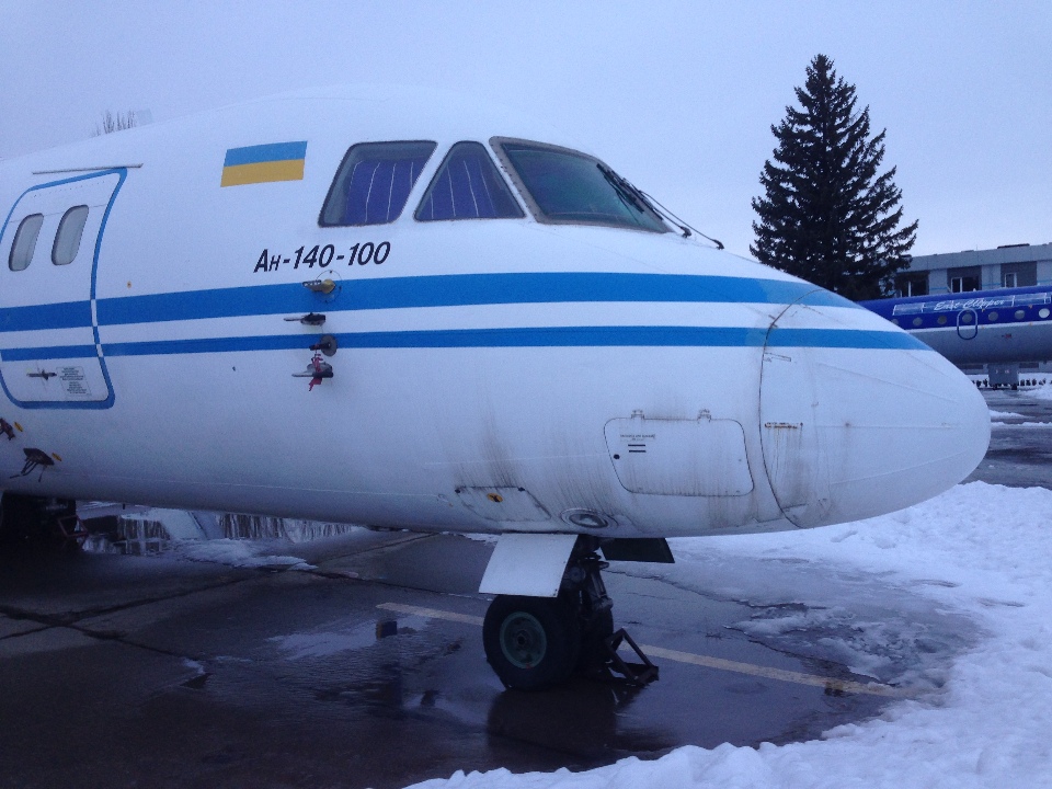 СЕТАМ продає арештований пасажирський літак АН-140-100 за 22 млн грн  - Фото